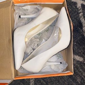 Women size 10 high heels pumps